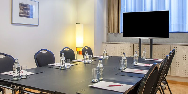 Hybrid meeting or video conferencing